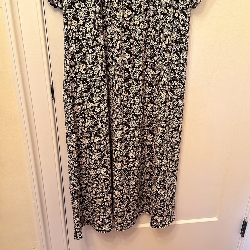 EMMA AND MICHELE 3/4 sleeve dress with slit! - Picture 9 of 9